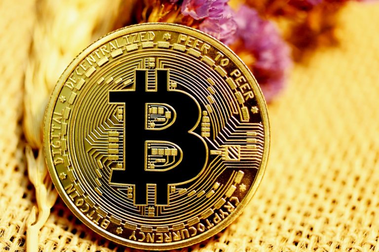 Bitcoin tribalisme verstikt de crypto sector, Ripple CEO